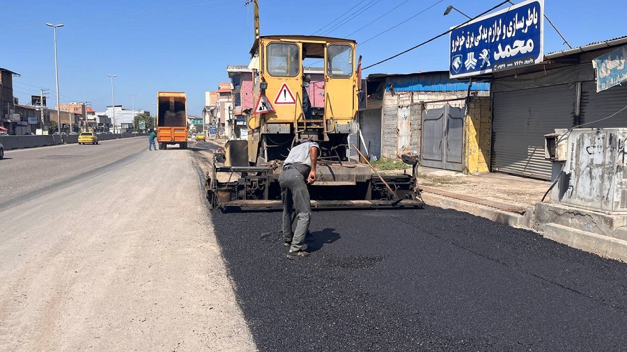 آسفالت جهت اجرای دوربرگردان انتهای خیابان آیت‌الله صالحی مازندرانی