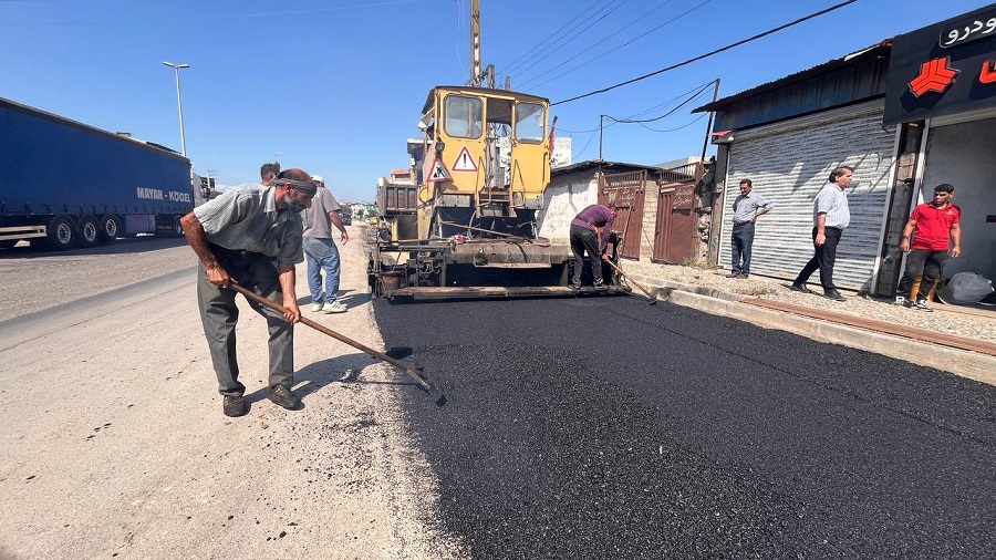 آسفالت جهت اجرای دوربرگردان انتهای خیابان آیت‌الله صالحی مازندرانی