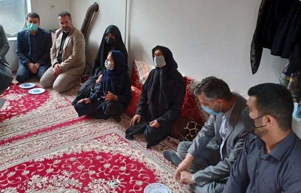 دیدار شهردار،اعضای شورای اسلامی شهر،شهرداران مناطق و معاونین با خانواده شهید عزیز اله صبح خیز