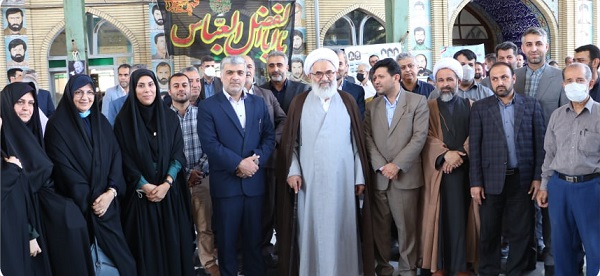 برگزاری میز خدمت همزمان با هفته دولت در مصـلی نمـاز جمـعه شهرستان قائم شهر