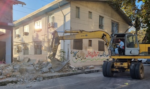 عملیات تخریب و بازگشایی درابتدای خیابان کوچکسرا