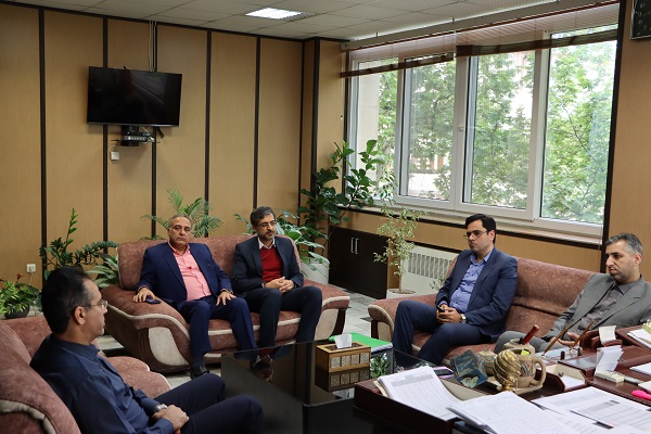 دیدار صمیمانه شهردار قائم شهر با مدیر کل امور مالیاتی استان مازندران