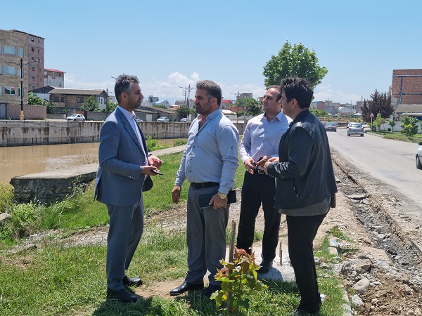 بازدید مهندس کاظم علیپور شهردار قائم شهر از مبلمان حاشیه رودخانه سیاهرود
