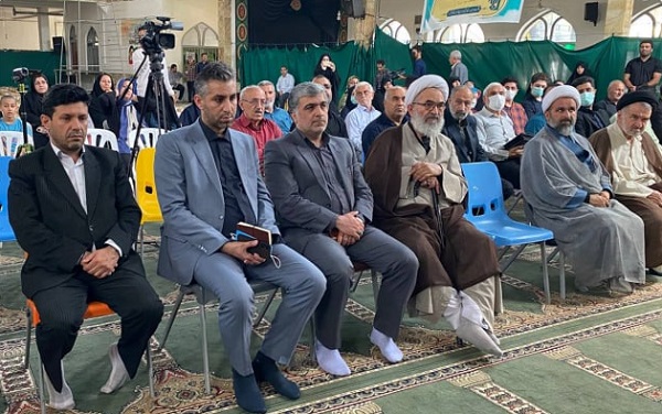 حضور مهنـدس علیپور شـهردار قائم شـهر در رزمایش توزیع لوازم التحریر شهرستان قائم شهر